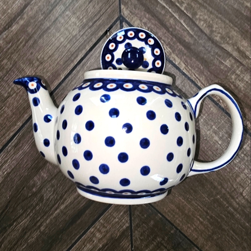 Boleslawiec  Polish Pottery Ceramic Lidded tea pot.